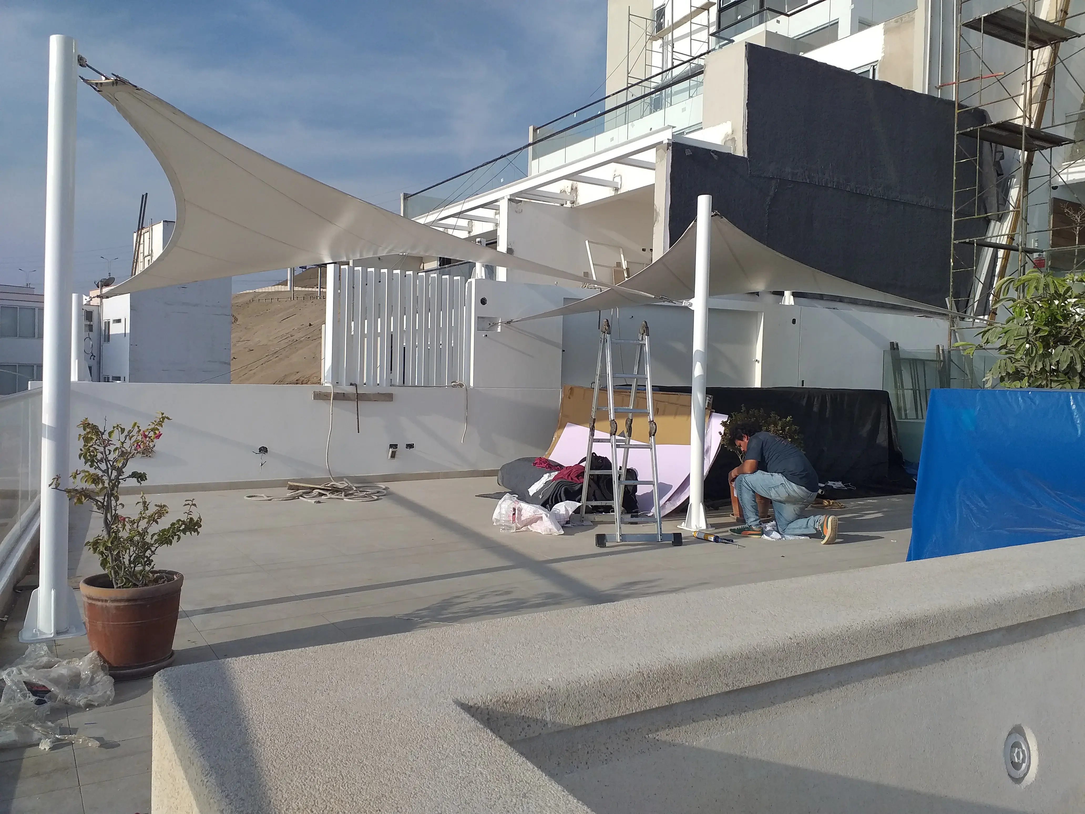 Cobertura tensoestructural en playa - Lima